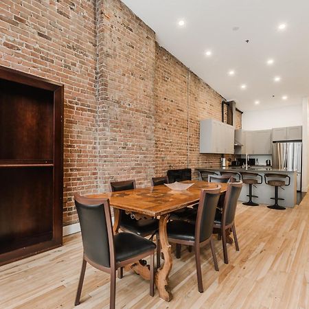 Elegant 3 Bedroom Apartment In Old Port - 302 Montreal Exterior photo