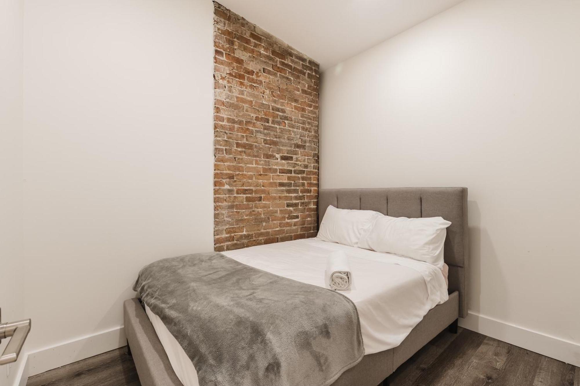 Elegant 3 Bedroom Apartment In Old Port - 302 Montreal Exterior photo