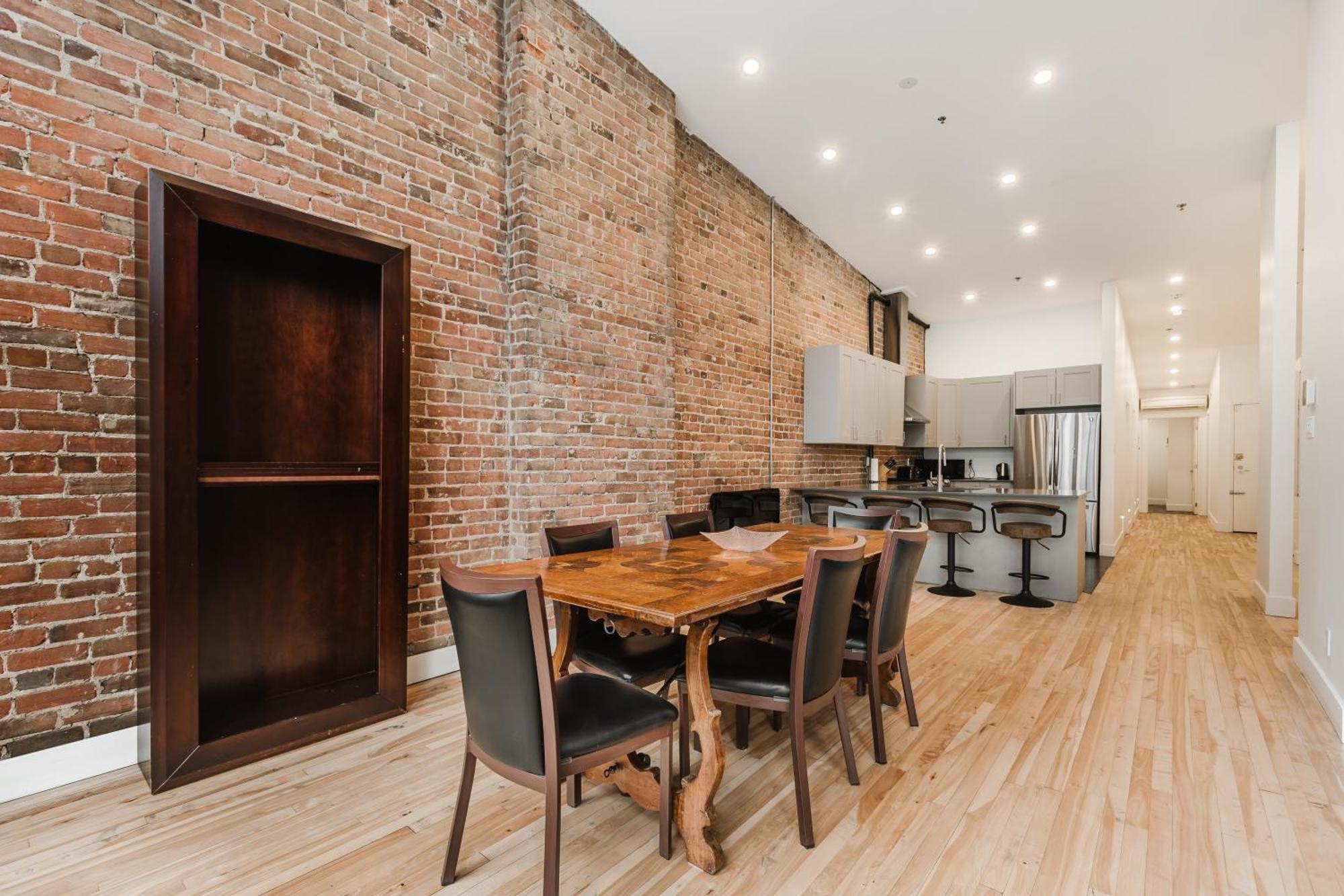 Elegant 3 Bedroom Apartment In Old Port - 302 Montreal Exterior photo