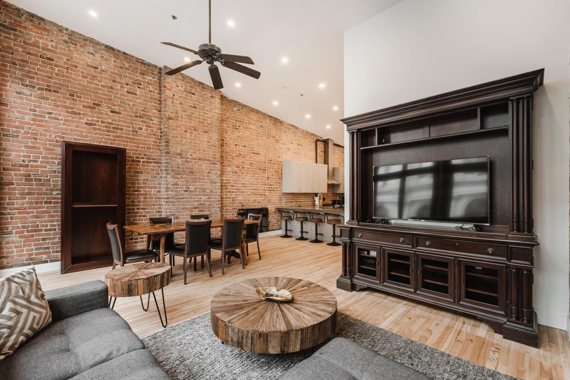 Elegant 3 Bedroom Apartment In Old Port - 302 Montreal Exterior photo