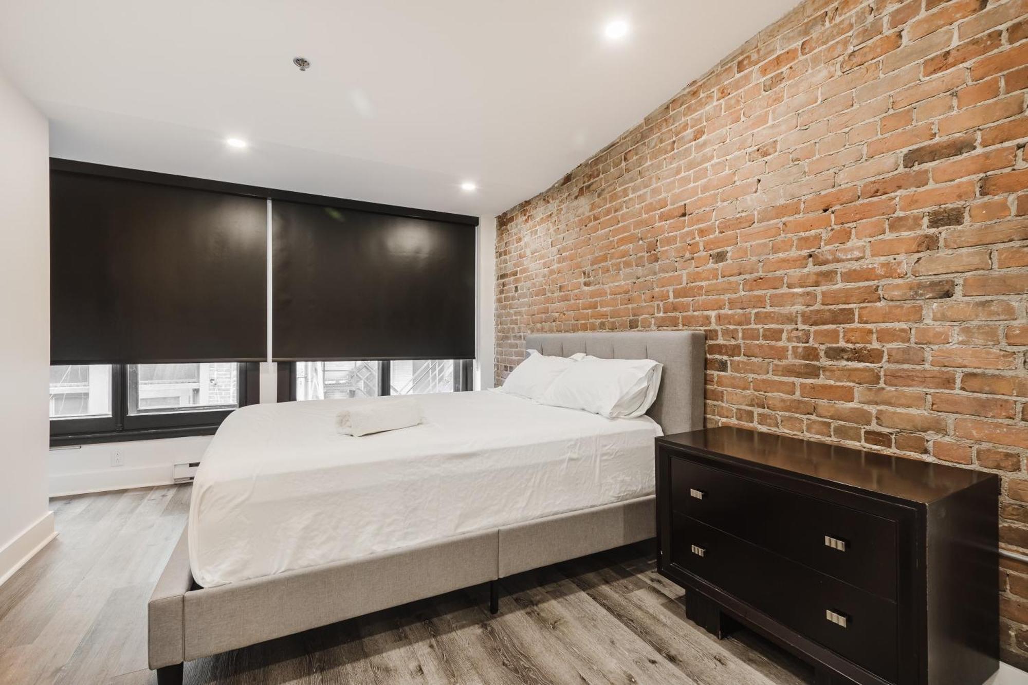Elegant 3 Bedroom Apartment In Old Port - 302 Montreal Exterior photo