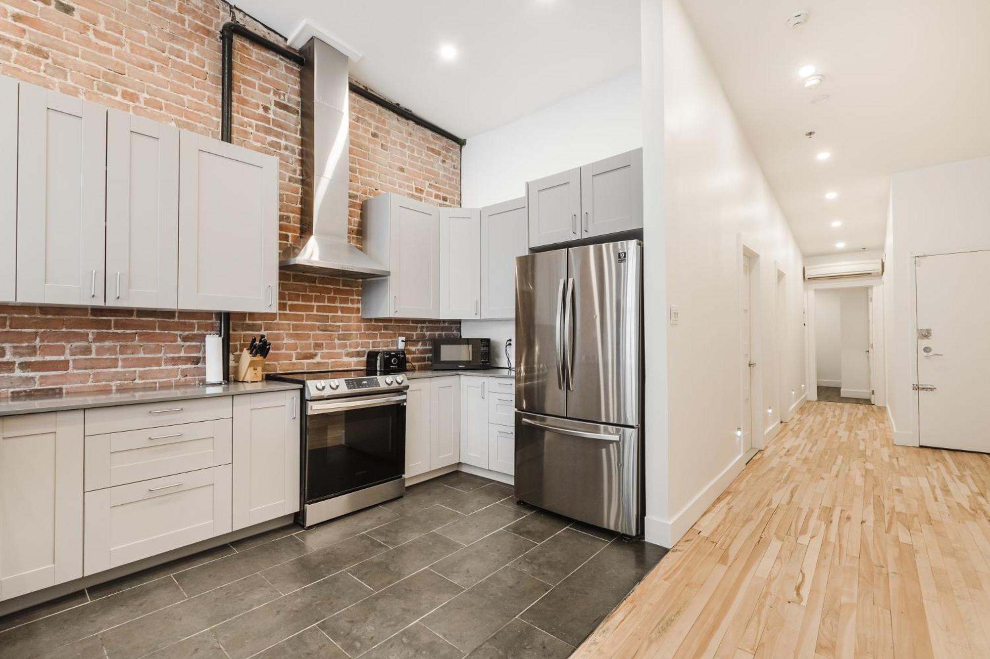 Elegant 3 Bedroom Apartment In Old Port - 302 Montreal Exterior photo