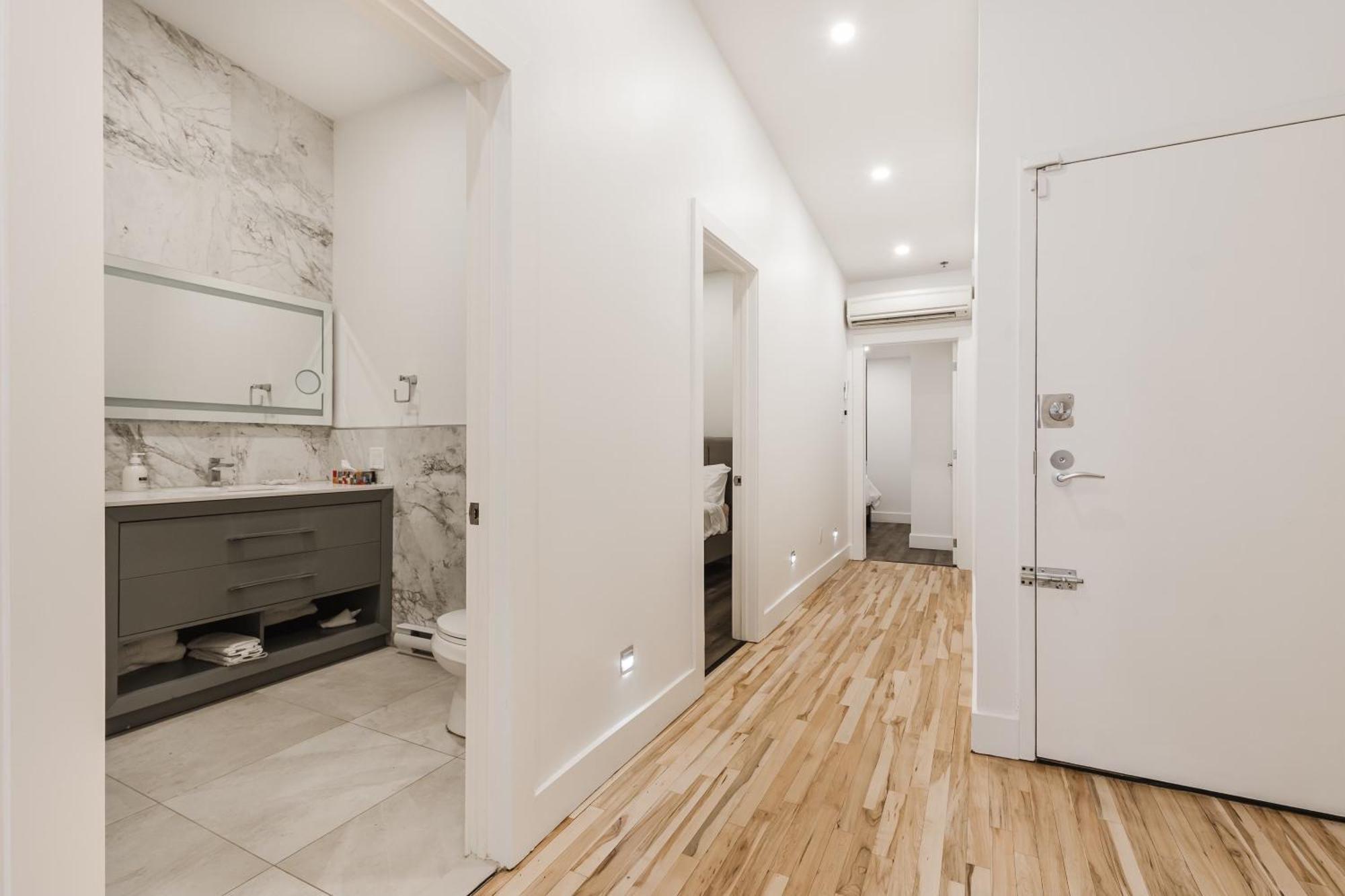 Elegant 3 Bedroom Apartment In Old Port - 302 Montreal Exterior photo