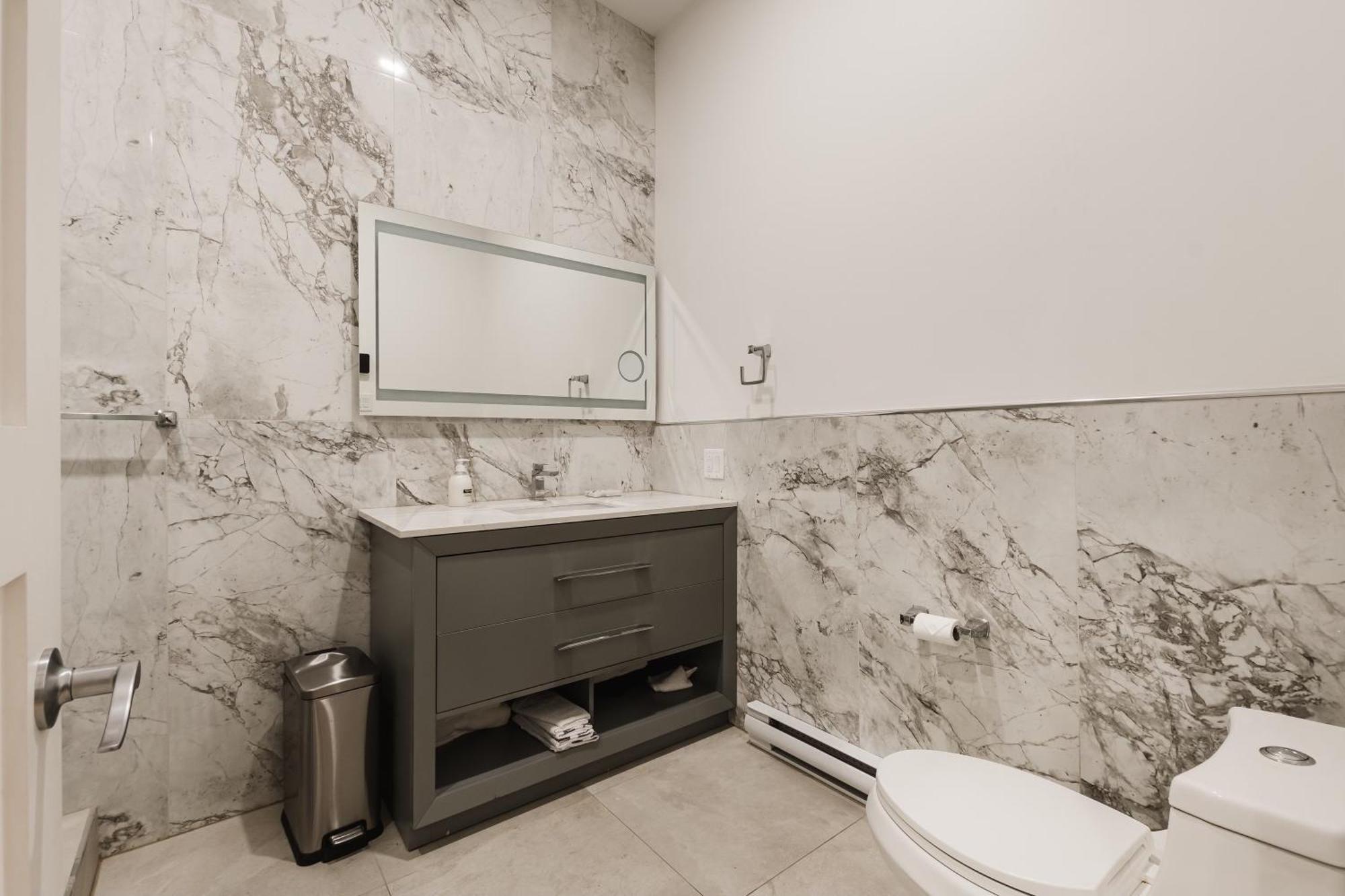 Elegant 3 Bedroom Apartment In Old Port - 302 Montreal Exterior photo