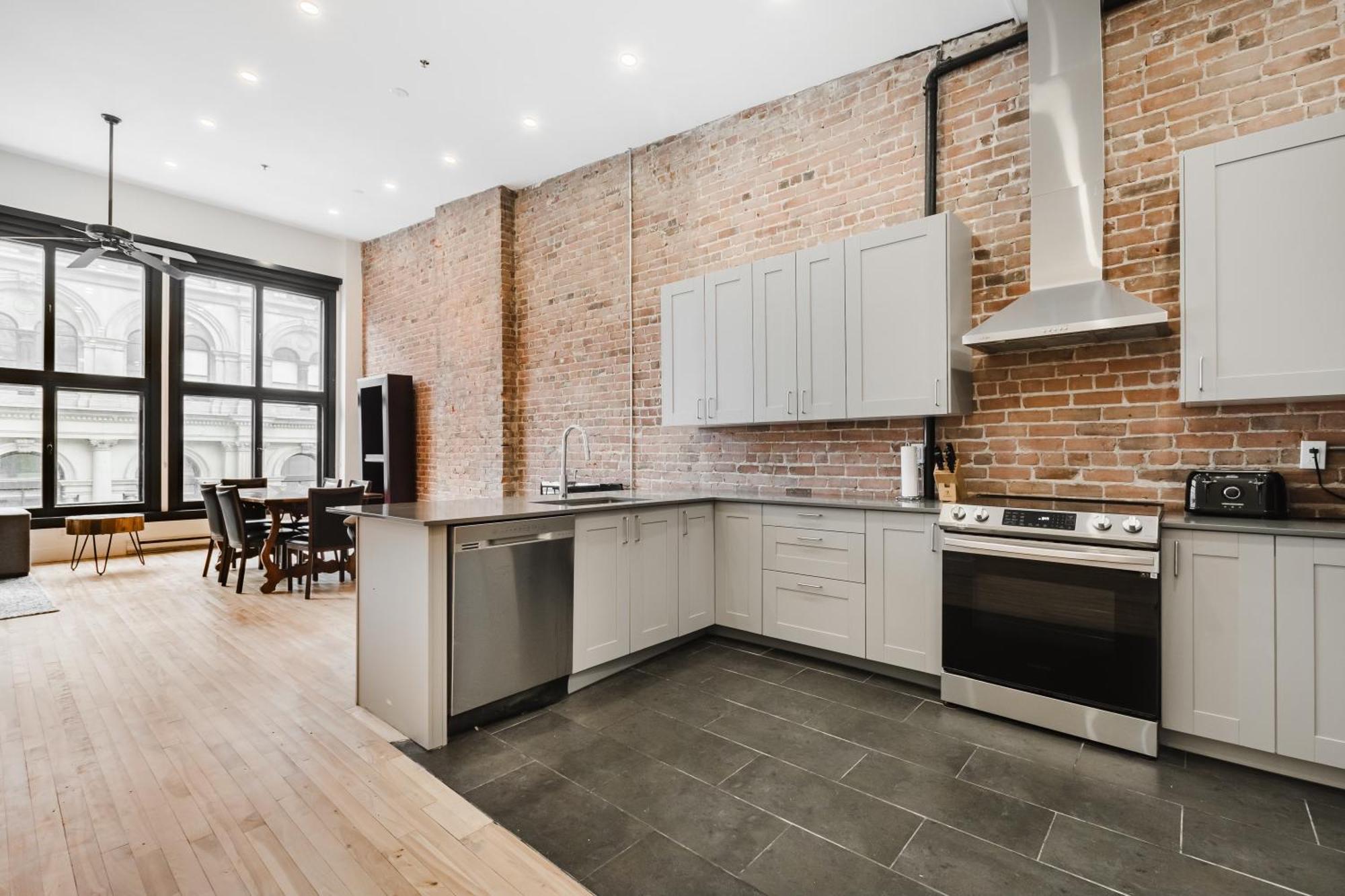 Elegant 3 Bedroom Apartment In Old Port - 302 Montreal Exterior photo